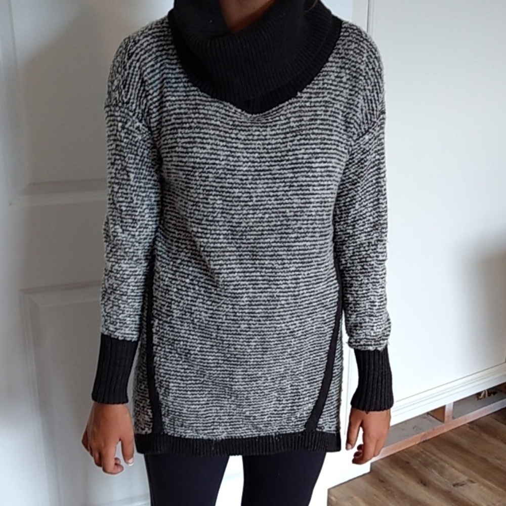 Maurices small sweater